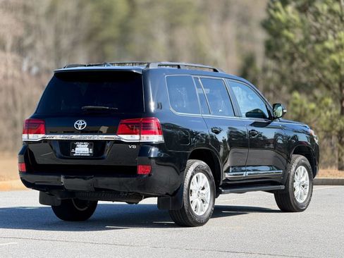 Used 2017 Toyota Land Cruiser image 10