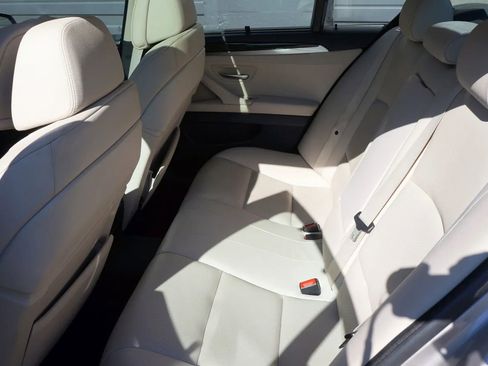 Used 2011 BMW 550i xDrive Sedan image 25