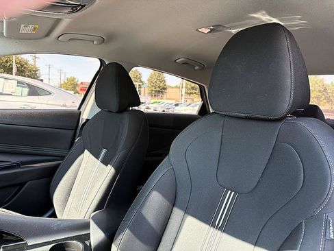 Used 2023 Hyundai Elantra SEL w/ Convenience Package FWD image 16