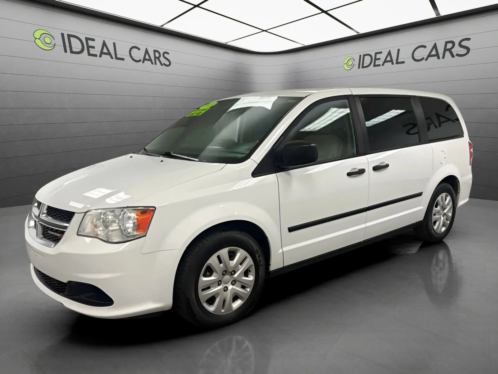 Used 2015 Dodge Grand Caravan American Value Package w/ UConnect Hands-Free Group FWD image 1