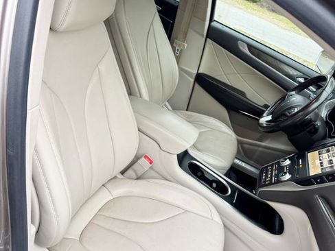 Used 2019 Lincoln MKC Reserve image 16