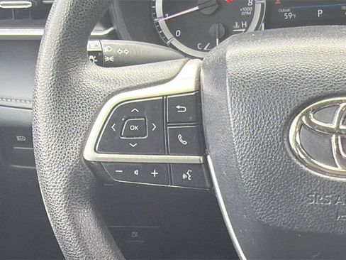 Used 2023 Toyota Highlander LE image 19