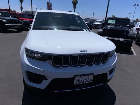 Used 2025 Jeep Grand Cherokee Laredo X RWD image 4