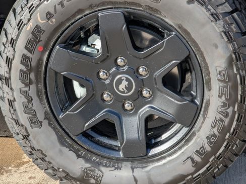 New 2025 Ford Bronco Outer Banks image 9