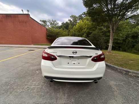 Used 2017 Nissan Altima 2.5 SR w/ Midnight Edition Package FWD image 6