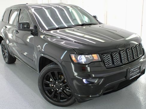 Used 2019 Jeep Grand Cherokee Altitude AWD/4WD image 29