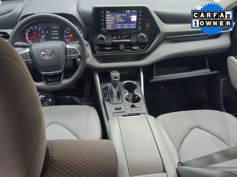 Used 2021 Toyota Highlander L image 22