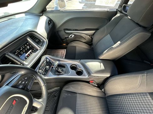 Used 2021 Dodge Challenger SXT image 11