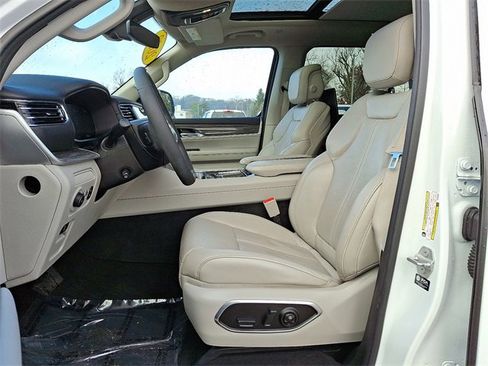 Used 2022 Jeep Wagoneer Series III w/ Premium Group I image 17