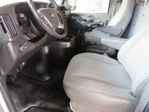 Used 2016 Chevrolet Express 3500 image 69