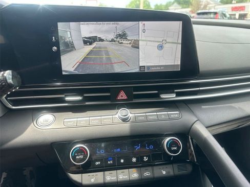 Used 2025 Hyundai Elantra SEL FWD image 28