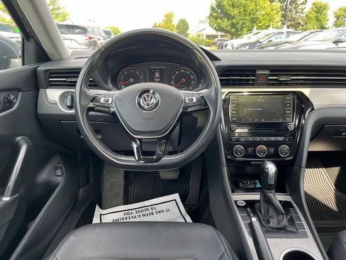 Used 2022 Volkswagen Passat 2.0T SE FWD image 19