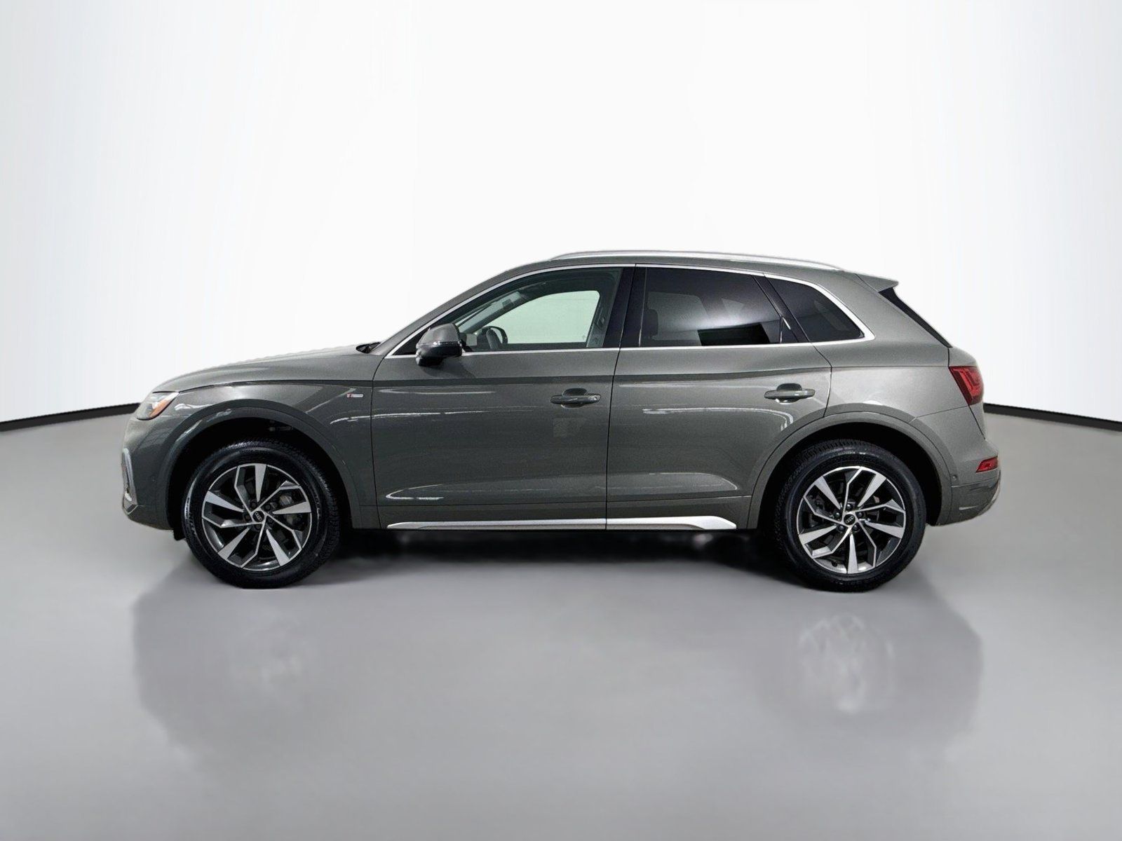 Used 2024 Audi Q5 2.0T Prestige AWD/4WD image 2