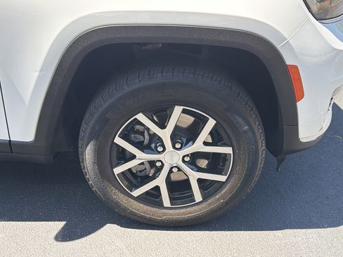 Used 2023 Jeep Grand Cherokee L Limited RWD image 17