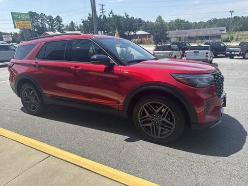 Certified 2025 Ford Explorer ST-Line w/ Premium Package RWD image 4
