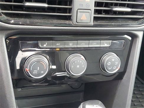 Certified 2023 Volkswagen Taos SE image 21