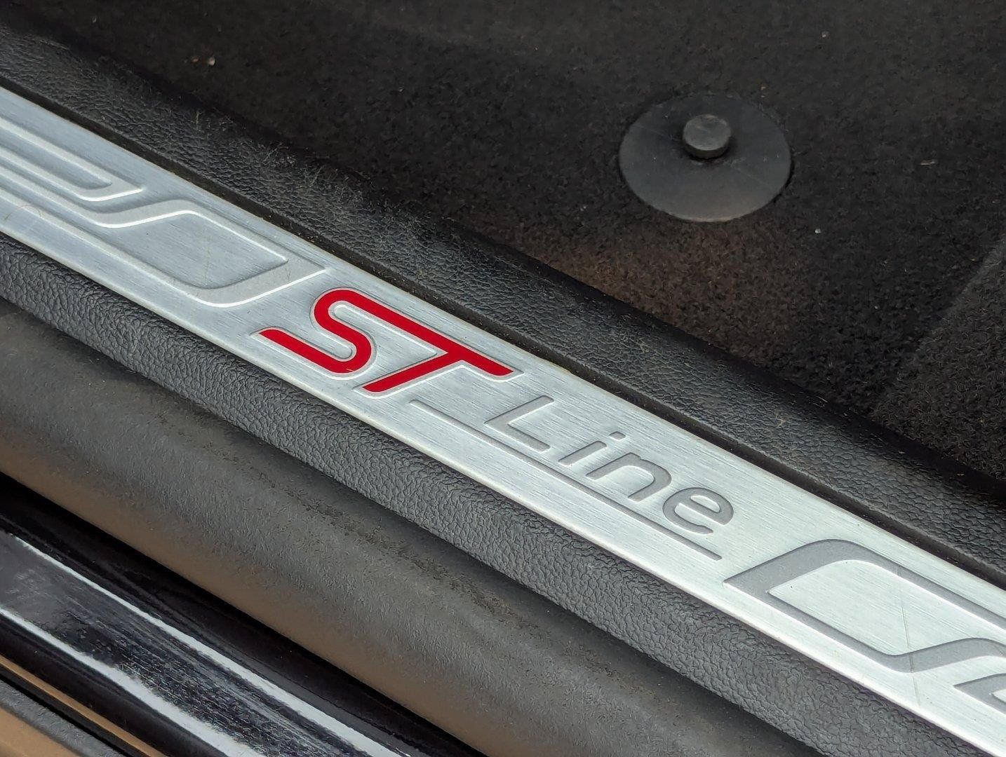 Used 2025 Ford Explorer ST-Line AWD/4WD image 46
