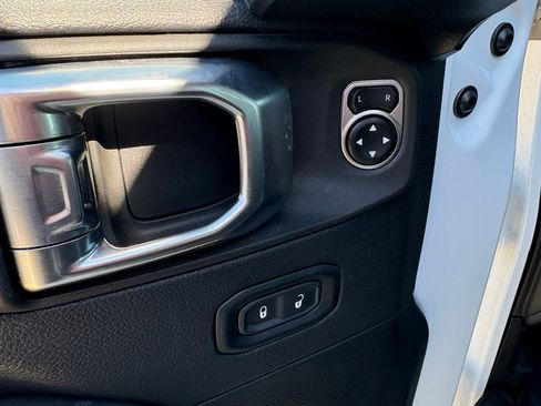 Used 2024 Jeep Wrangler Unlimited Rubicon w/ Convenience Group image 11