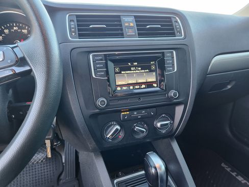 Used 2017 Volkswagen Jetta S w/ Jetta S Cold Weather Package image 13