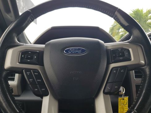 Used 2022 Ford F250 Lariat w/ FX4 Off-Road Package AWD/4WD image 23