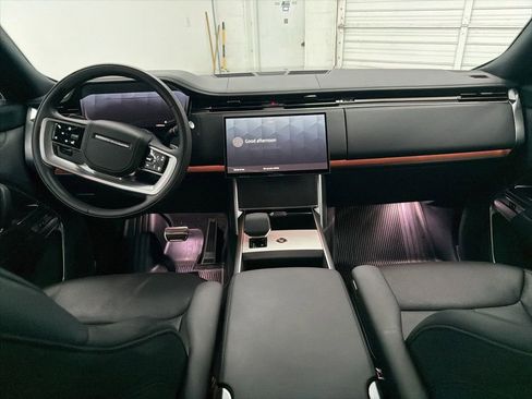 Used 2025 Land Rover Range Rover Long Wheelbase SE image 22