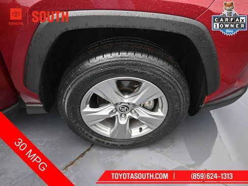 Used 2025 Toyota RAV4 XLE AWD/4WD image 31