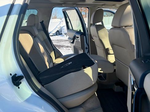 Used 2015 Land Rover LR2 image 24