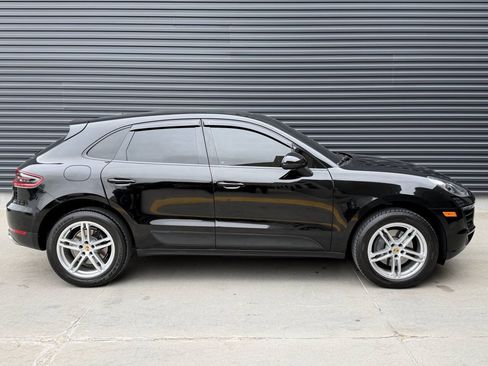 Used 2018 Porsche Macan AWD/4WD image 10