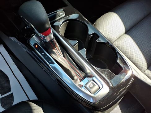 Used 2024 Chevrolet Trax RS w/ Sunroof Package image 14