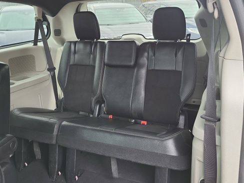 Used 2019 Dodge Grand Caravan SXT image 23