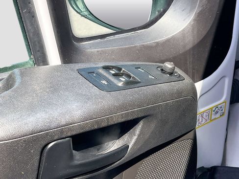 Used 2023 RAM ProMaster 2500 w/ Advance Safety Group (B) FWD image 18