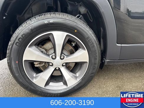 Used 2020 Jeep Cherokee Limited AWD/4WD image 6