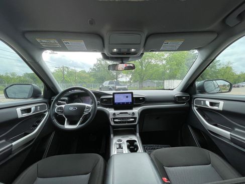 Used 2024 Ford Explorer XLT image 14