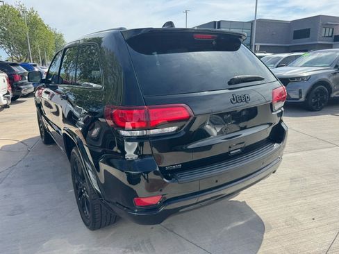 Used 2020 Jeep Grand Cherokee Altitude RWD image 3
