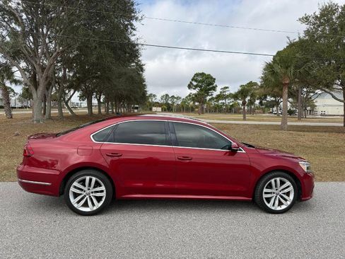 Used 2018 Volkswagen Passat 2.0T SE image 2