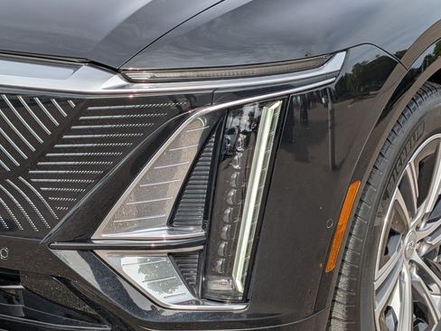 Certified 2024 Cadillac Lyriq Luxury AWD/4WD image 6