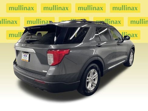 Used 2020 Ford Explorer XLT image 3