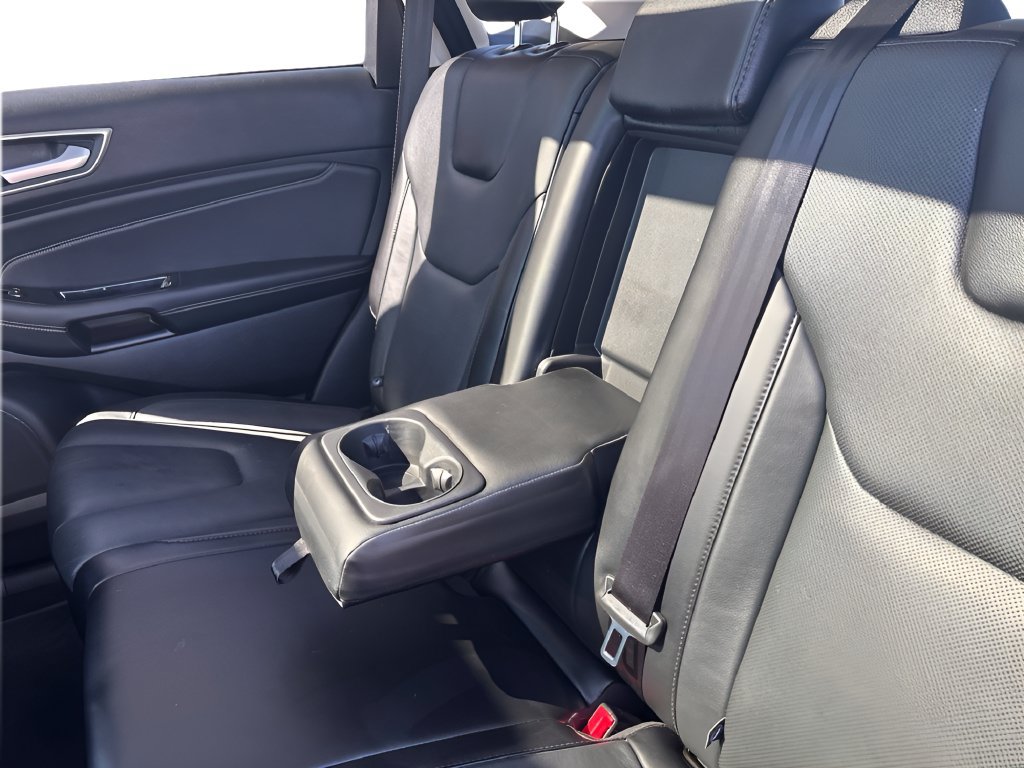 Used 2018 Ford Edge Titanium w/ Equipment Group 301A AWD/4WD image 27