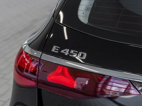 Used 2025 Mercedes-Benz E 450 4MATIC All-Terrain Wagon image 21