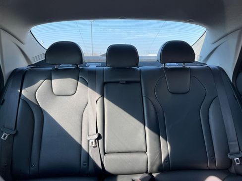 Used 2025 Hyundai Elantra Limited image 40