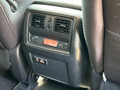 Used 2020 Nissan Pathfinder S FWD image 45