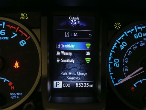 Used 2022 Toyota Tacoma TRD Off-Road w/ TRD Premium Off Road Package AWD/4WD image 40