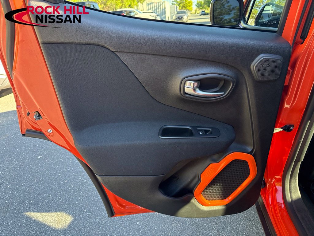 Used 2015 Jeep Renegade Latitude w/ Popular Equipment Group FWD image 18