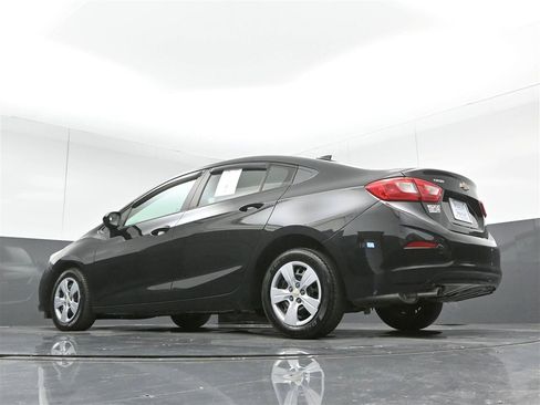 Used 2018 Chevrolet Cruze LS FWD image 35