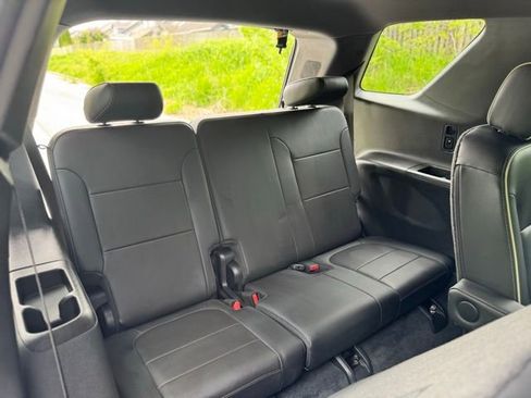 Used 2023 Chevrolet Traverse Premier w/ Redline Edition AWD/4WD image 20