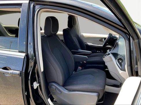 Used 2023 Chrysler Voyager LX FWD image 20