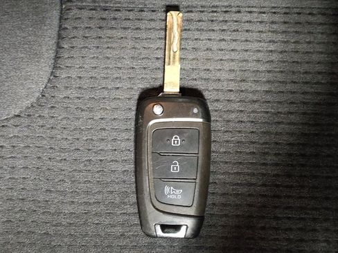 Used 2023 Hyundai Santa Fe SE image 32