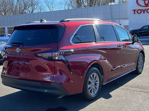Certified 2024 Toyota Sienna LE image 6