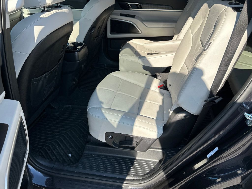 Certified 2025 Kia Telluride EX w/ EX Captain's Chair Package AWD/4WD image 22