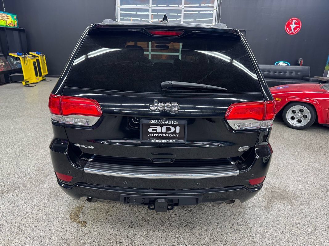 Used 2017 Jeep Grand Cherokee Overland AWD/4WD image 4